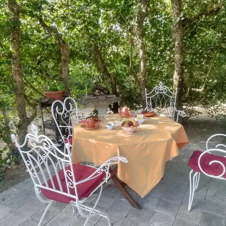 Palazzo 100 Finestre D'annunzio Bed & Breakfast *